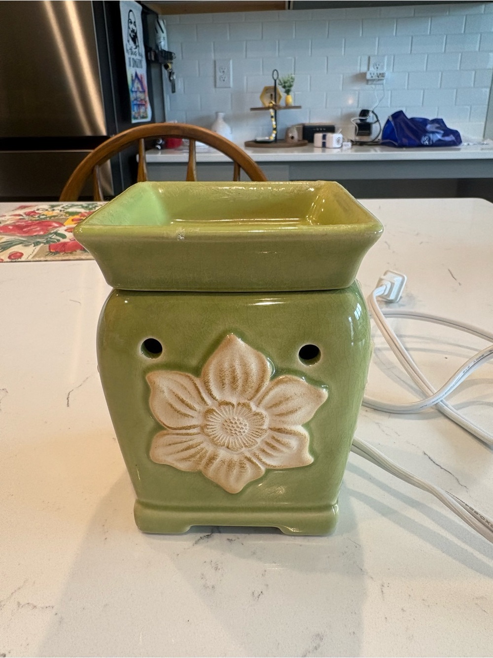 Scentsy Green Ceramic Floral Wax Warmer with Cream Flower Accent